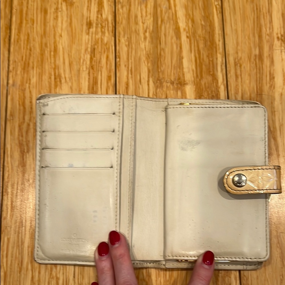 Louis Vuitton Vernis Kisslock Wallet - Picture 7 of 12